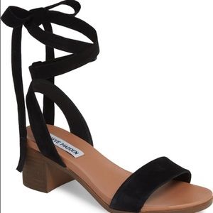 ***Steve Madden tie heels
